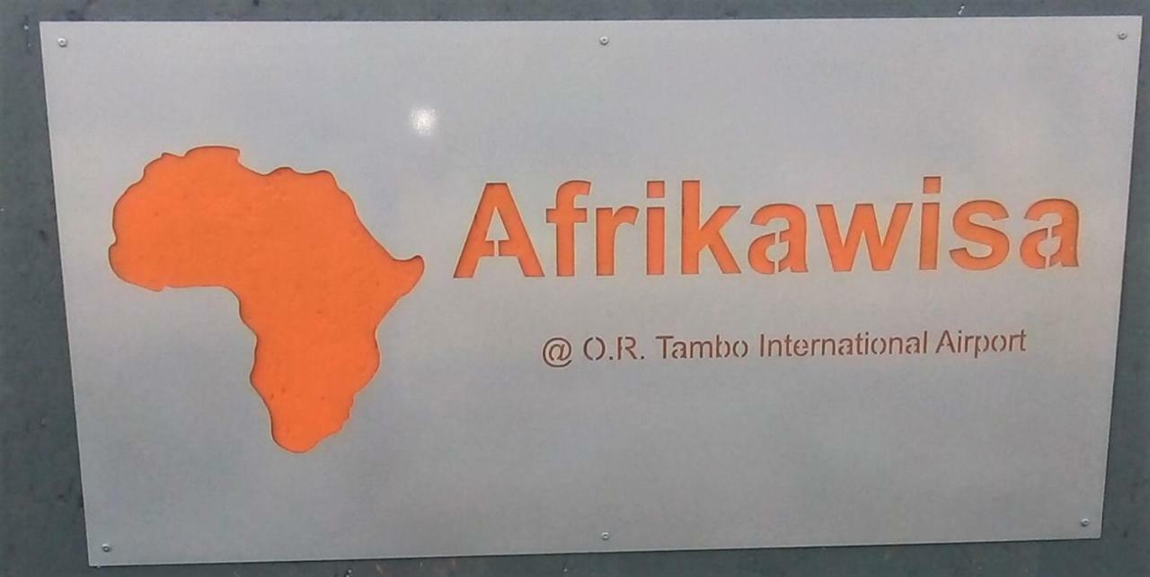 ケンプトンパーク Afrikawisa At O.R. Tambo International Airport Bed & Breakfast エクステリア 写真